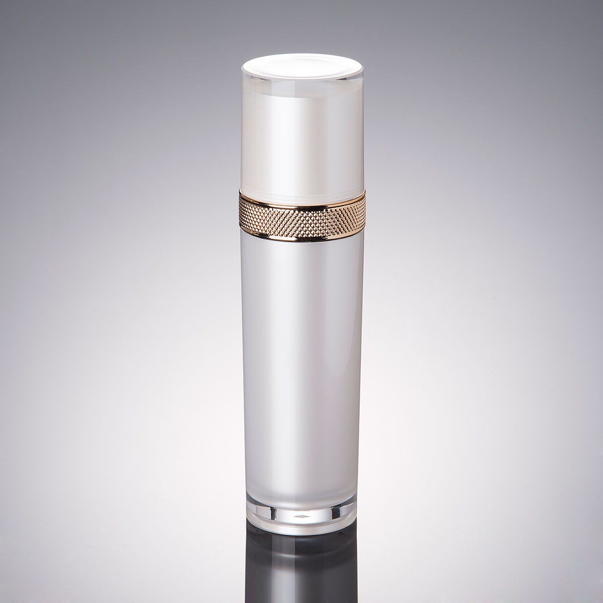 Essence Serum Toner - 100 ml parelwit acryl/plastic fles serum/lotion/emulsie/foundation/essentie